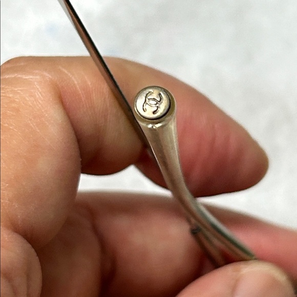 🖤CHANEL LIGHT GREY RHINESTONE LOGO SUNGLASSES - Picture 8 of 16